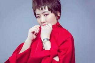 男明星签售会美女粉丝,男明星签售会，美女粉丝热情追捧